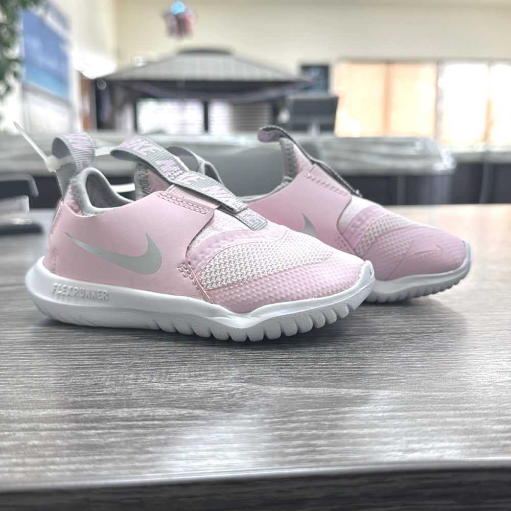 BABY PINK NIKE’S *NWT
